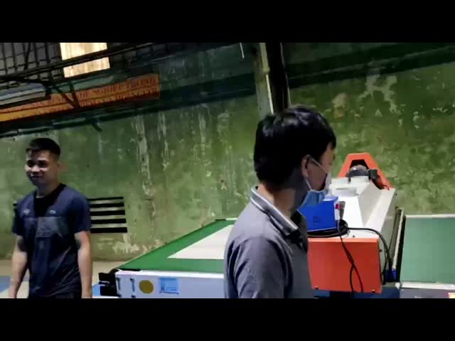 中国 SPC床タイルコーティングマシン スポットUV印刷機 販売